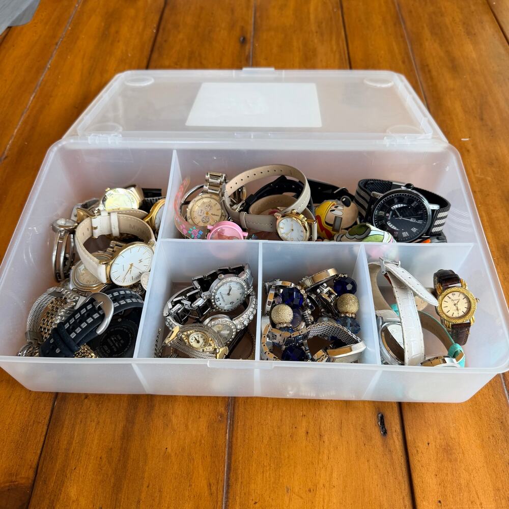 37 Watch Repair Lot Untested Needs Batteries Men's Women's Vintage Fossil Casio